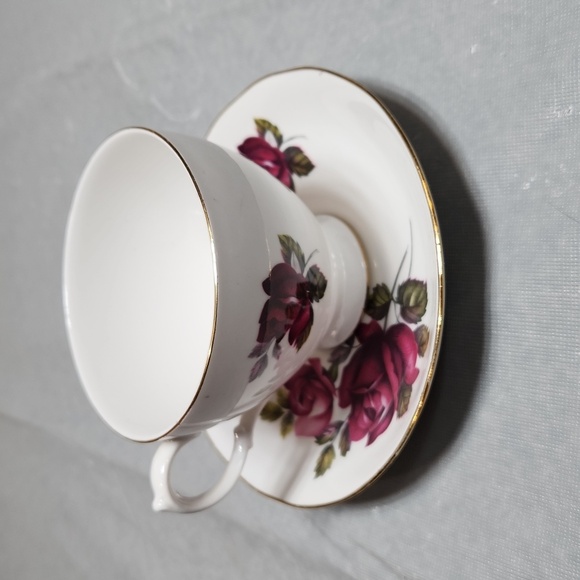 Queen Anne Bone China Teacup - Picture 3 of 9